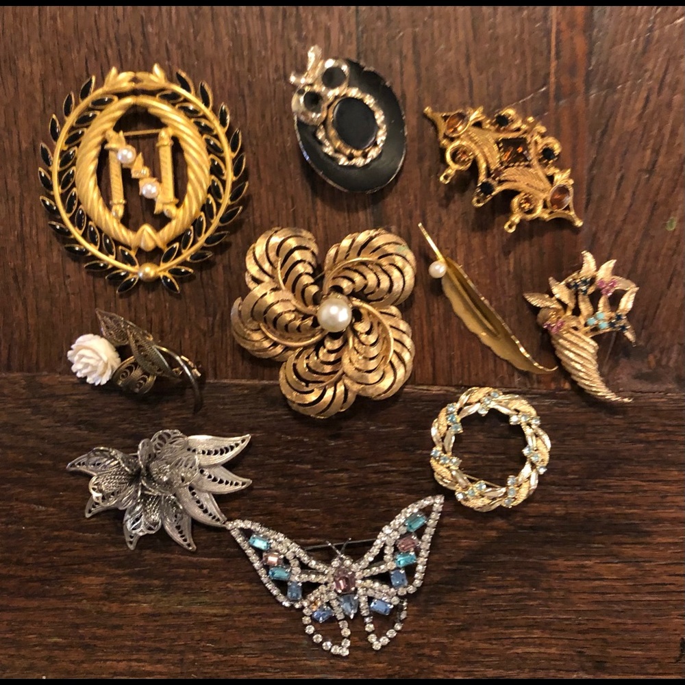 Lot of 10 wonderful vintage pins